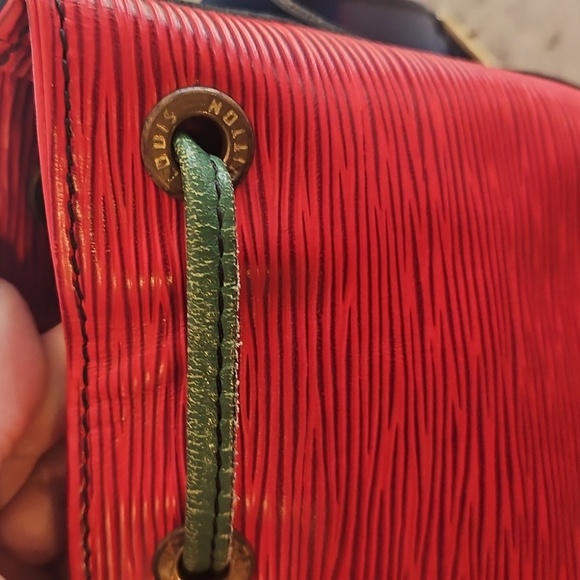 Louis Vuitton Neo Red, Blue and Green Bucket Bag - Limited Edition - Picture 4 of 16